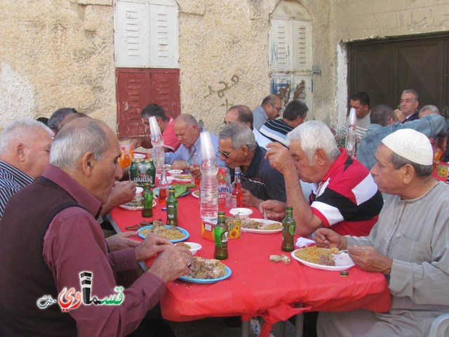 ابناء المرحومة عايشه سلمان بدير يُعدون وليمة غداء عن روح  والدتهم رحمها الله .
